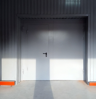 Ворота с дверью Ворота с дверью