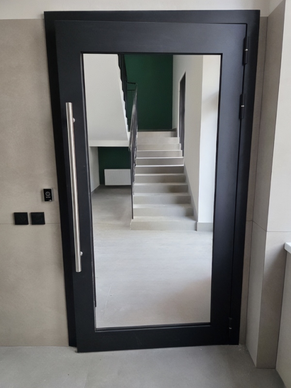 Фото технических дверей